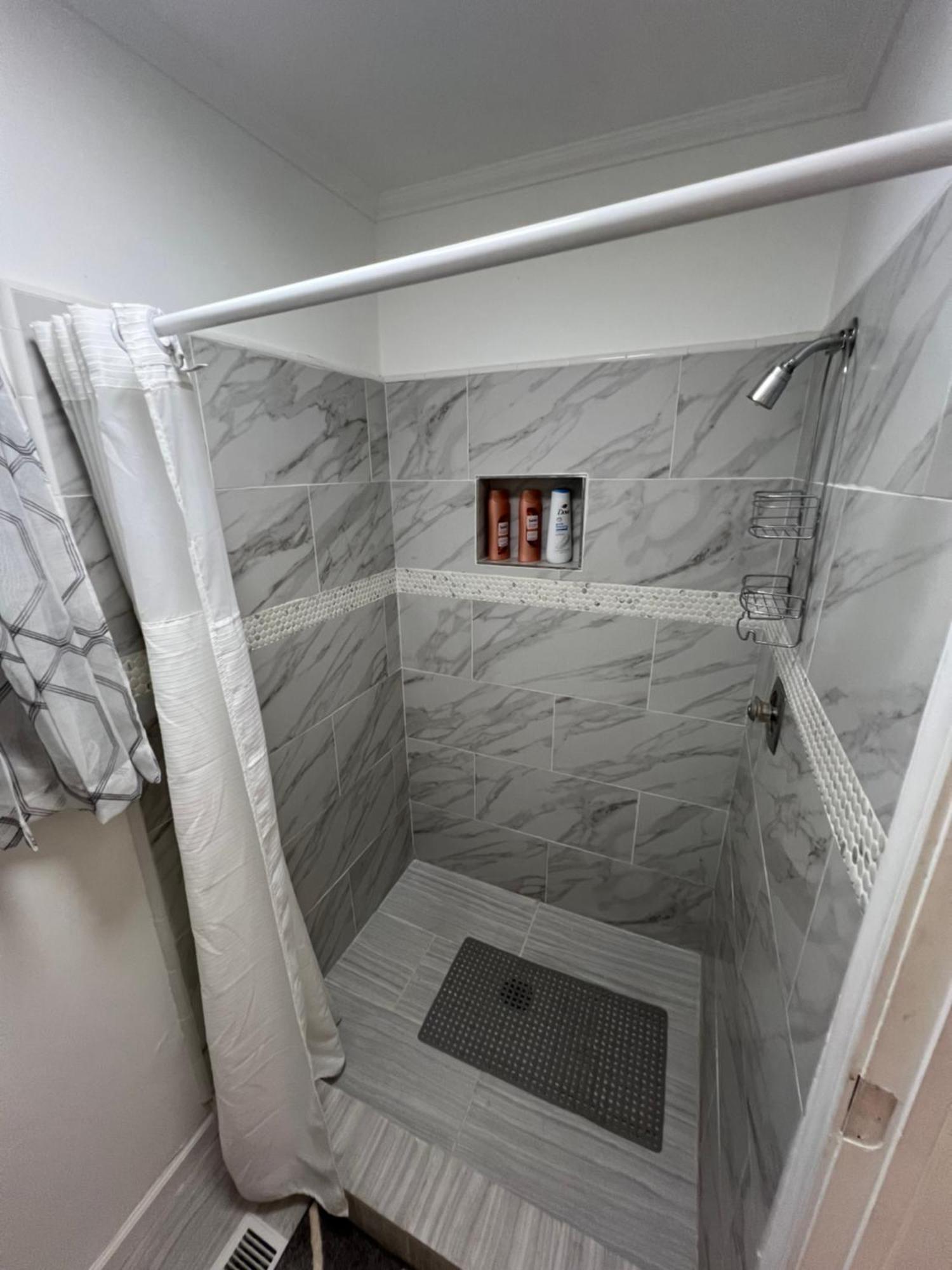 Cozy Private Suite 5 Min From Saint Francis Hospital And Woodland Hills Mall Tulsa Exterior photo